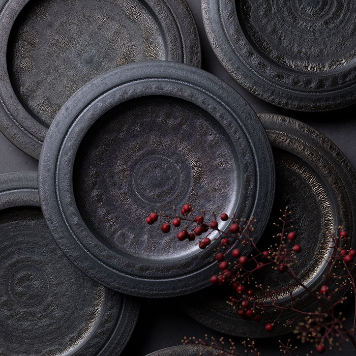新品　陶器　陶芸作家　黒の花形小皿10枚 421 ト34 ヨルノアオ 花図鑑の深皿（貫入/釉ヒビあり） - 益子焼の